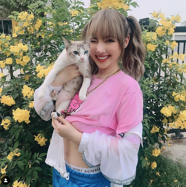 Kenal Lebih Dekat dengan Penyanyi Cantik asal Thailand, Jannine Weigel!