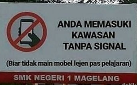 Papan Larangan Main Mobel Lejen