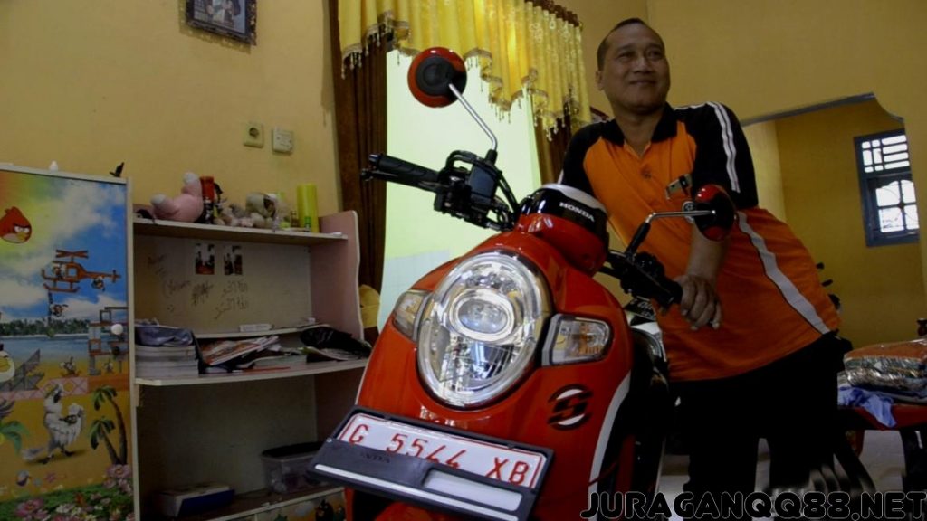 Heboh Siswi SMA Ini Beli Motor