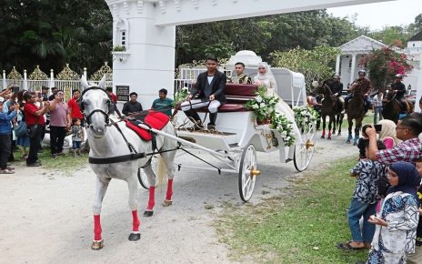 Pria Bangun Kastil Demi Anaknya