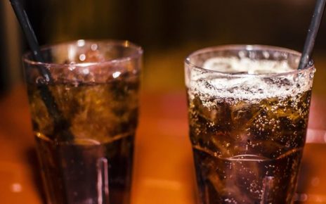 5 Bahaya Keseringan Minum Soda