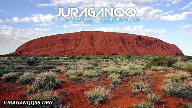 Australia Resmi Larang Pendakian di Uluru