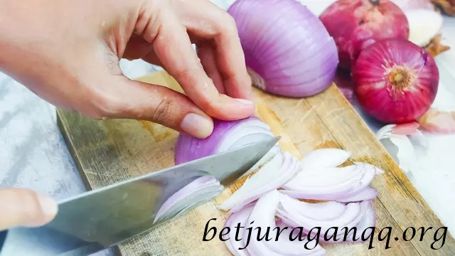 8 Manfaat Bawang Merah Bagi Kecantikan