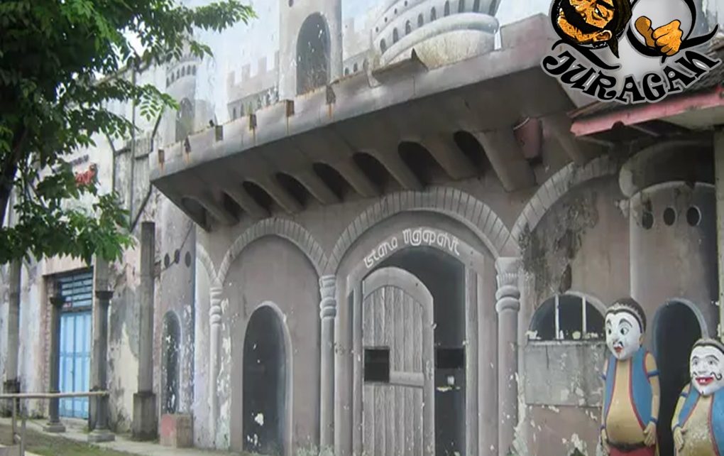 Makna Senyum Patung Penjaga Istana Majapahit Semarang