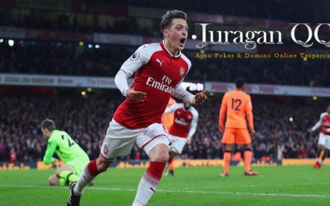 Mesut Oezil dipastikan Bertahan Di Arsenal