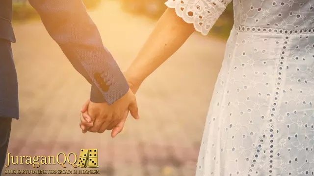 9 Trik agar Pasangan Semakin Cinta Kepada Kita