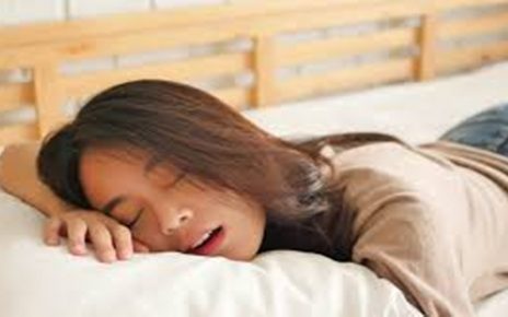 5 Cara Jitu Menghentikan Kebiasaan Ngiler Saat Tidur, Wajib Dicoba!