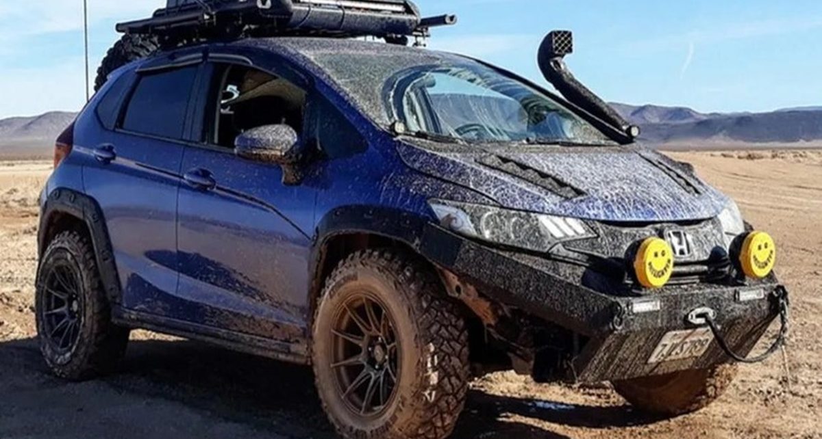 Honda Jazz Lawan Kodrat Off Road