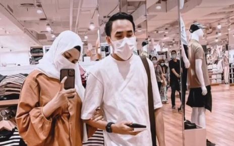 Cinta Dosenku adalah Suamiku