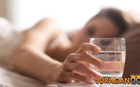 7 Manfaat Minum Air Hangat di Pagi Hari, Dapat Turunkan Berat Badan!