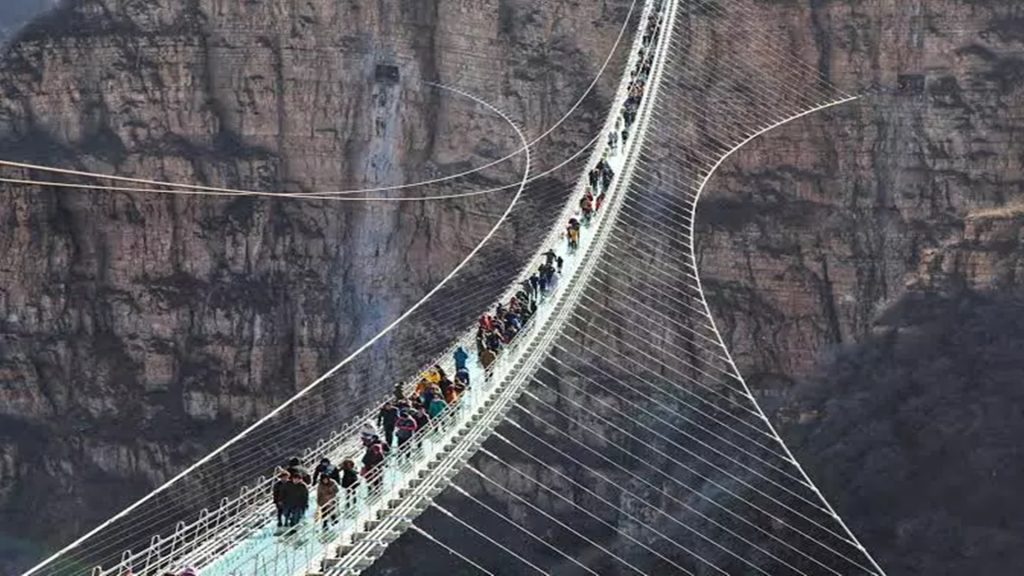 jembatan kaca terpanjang