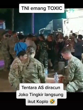 Kocaknya Tentara Amerika Diracuni Lagu Dangdut