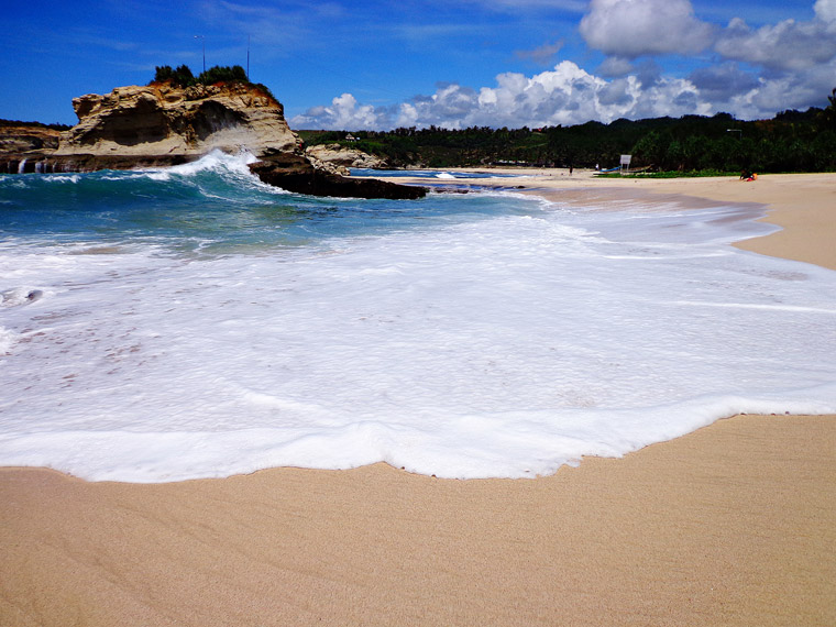 Keindahan Tempat Wisata Pantai Klayar