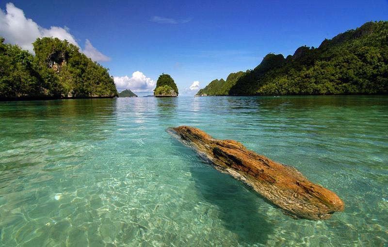 Pantai Waiwo Raja Ampat Surganya Anak Pantai