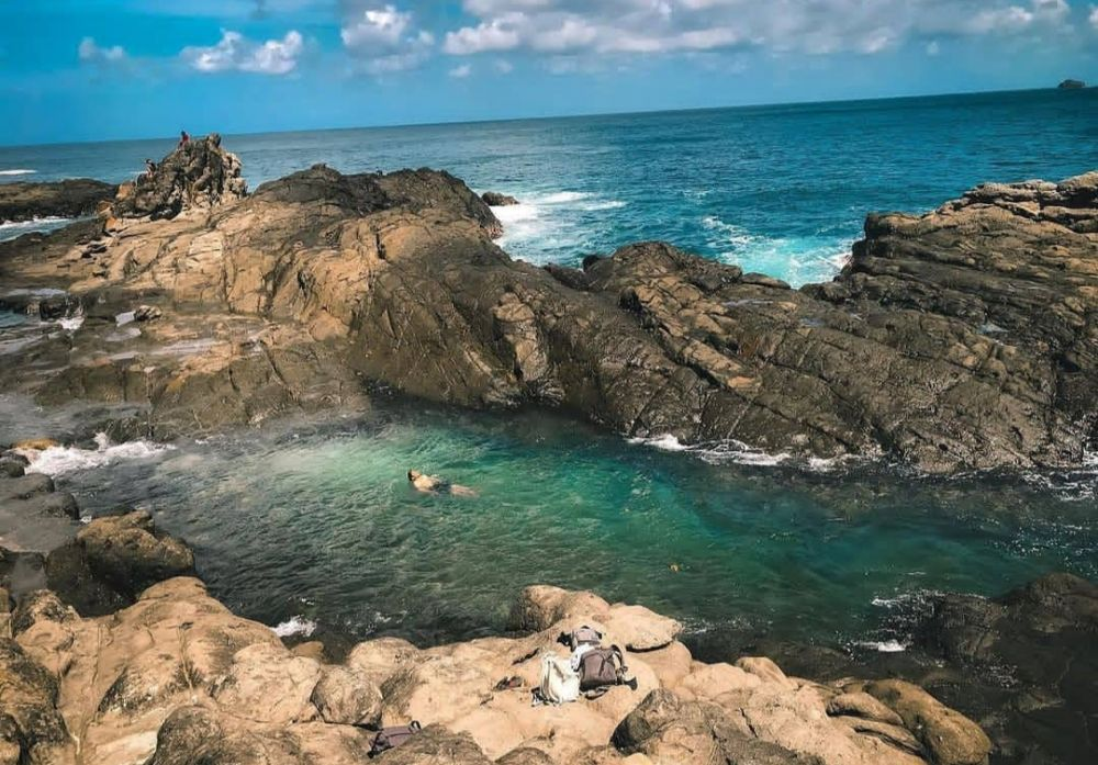 Pesona Pantai Wediombo di Yogyakarta