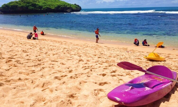 Keindahan Wisata Pantai Sadranan Jogja