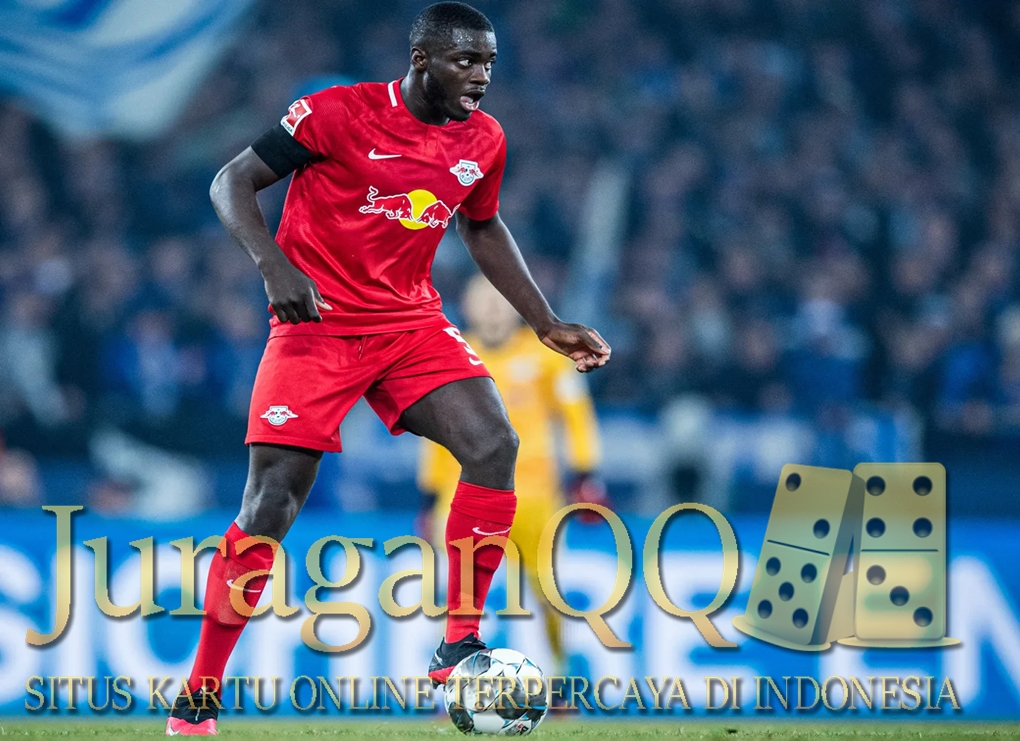 Dayot Upamecano menjadi korban