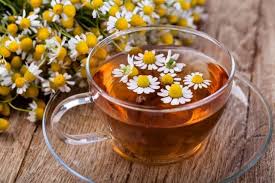 10 Manfaat Teh Chamomile bagi Kesehatan Tubuh - Hello Sehat